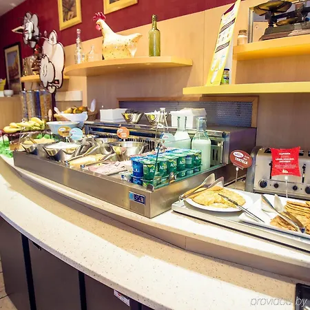 第戎火车站宜必思酒店
