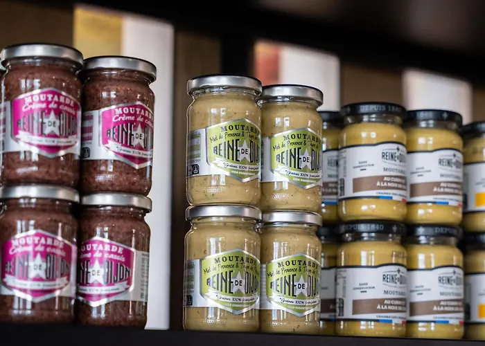 第戎火车站宜必思酒店