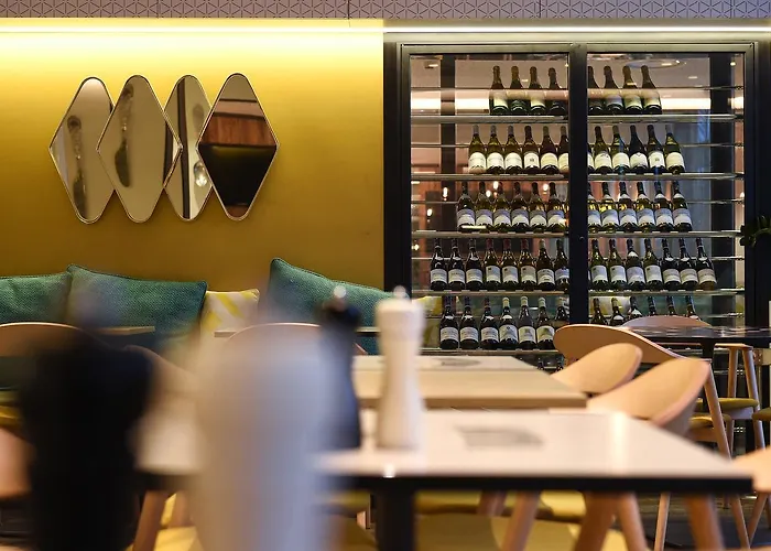 第戎火车站宜必思酒店 酒店 第戎